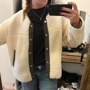 Teddy jacka  - Så fin Teddy jacka från boohoo! 💕💕💕