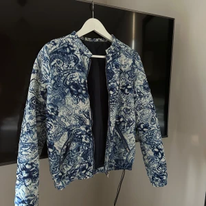 Jacka  - Jätte fin mönstrad jacka!!