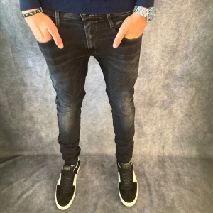 Replay anbass jeans  - // Replay anbass jeans | Storlek W31/L32 | Benlängd: 102cm / Midja: 41cm | Nypris runt 1800kr | Kontakta för fler frågor eller funderingar // Deluxecloset