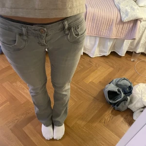 Grå jeansbyxor - Säljer mina Ltb valerie jeans i väl använt skick, har sytt om dom själv för att dom ska sitta bättre.