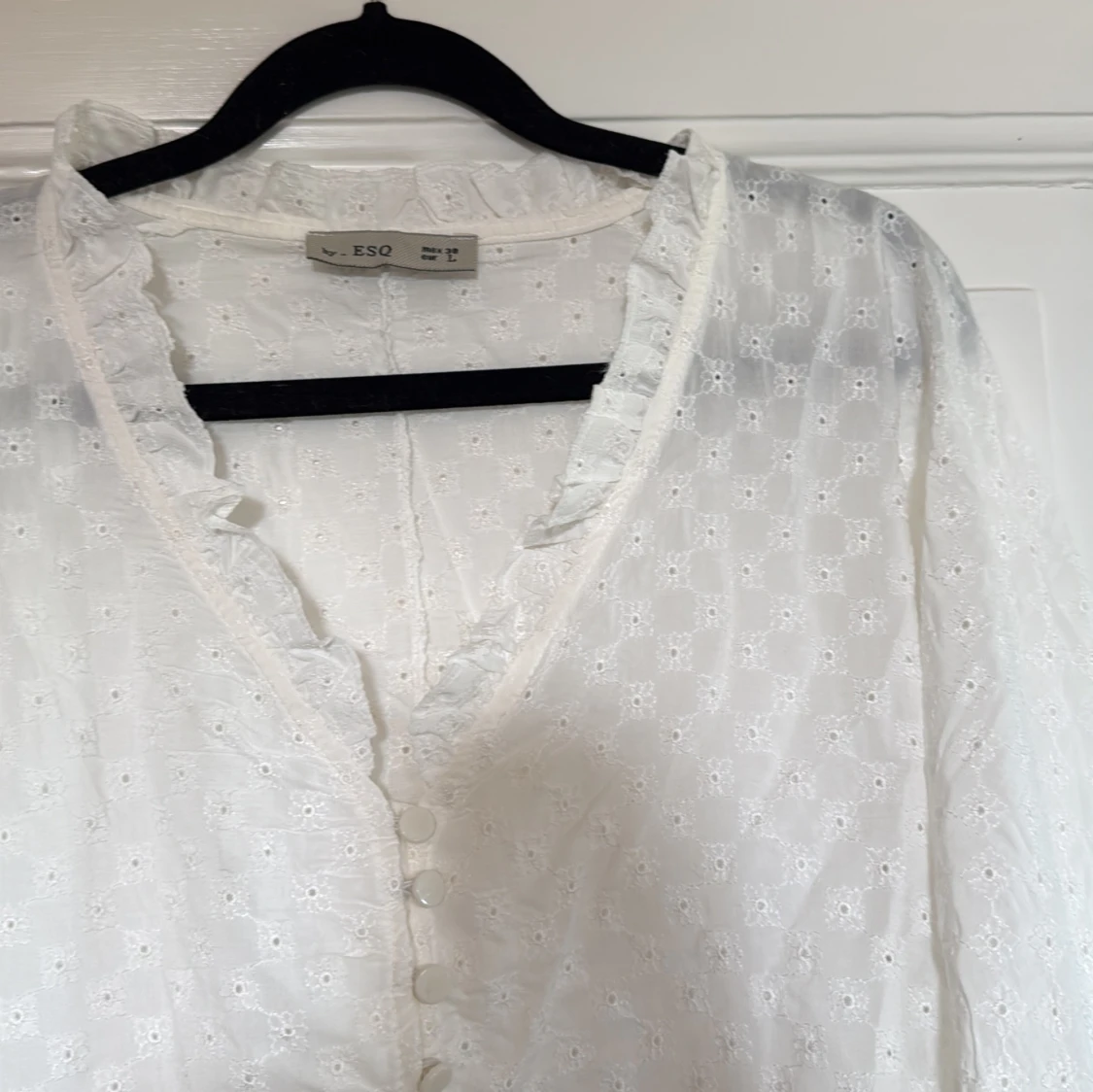 Vit broderad blus - 90