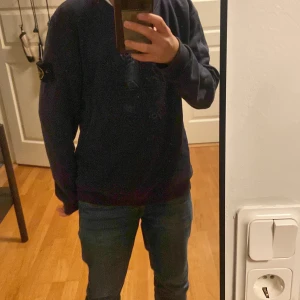Stone island tröja och en Raulh lauren tröja  - Skick 8/10 säljer för köpte fel storlek kan gå ner i pris vid snabb affär och bara att höra av er vid frågor eller funderingar  