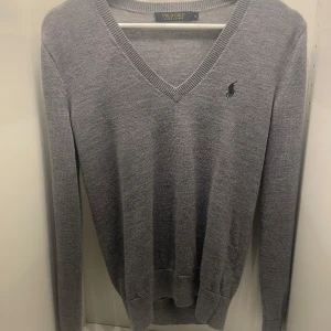 Ralph Lauren tröja! - Sjukt snygg Ralph lauren tröja i merinoull! Perfekt passform och sjukt skön. Den är i strl S-M! Nyskick. :)