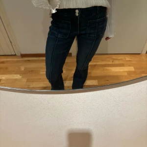 jeans  - skitsnygga jeans från Gina Young, jeansen är använda fåtal gånger då dem är i mycket bra skick och inga defekter❤️