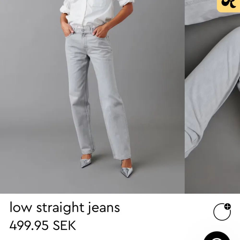 Säljer ett par snygga grå low straight jeans i bra skick, nästan inte använt då de är lite för små. Storlek 34. Skriv privat för bild/mer info!. Jeans & Byxor.