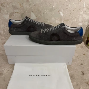 Oliver cabell skor - Säljer ett par riktigt feta Oliver Cabell som bara använts i nån vecka. Perfekta nu i hösten och inför vintern. Hör av dig vid fler frågor😁