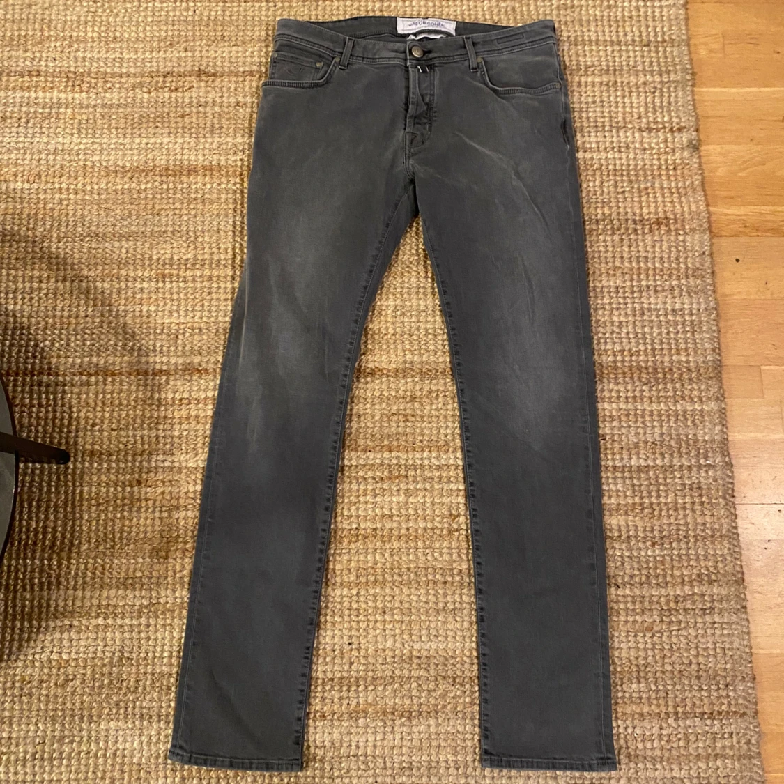 Grå jeansbyxor från Jacob Cohen