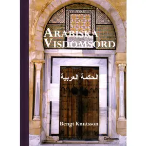 I denna ovanliga bok ingår 316 arabiska visdomsord, kontentan av många decenniers arbete och umgänge av författaren gentemot och med araber och arabisk kultur. Visdomsord utgör en viktig och levande del av arabisk kultur, och här får läsaren ta del av all världens visdom genom arabiska ögon. Författaren skriver om araberna och ordet och beskriver hur han gjort det generösa urvalet. Alla visdomsord presenteras i svensk språkdräkt, naturligtvis, men också på arabiska och därtill med fonetisk skrift. Visdomsorden ger goda lektioner i främmande folks tankesätt. Allah finns ofta närvarande. Knivens sår läker, tungans sår läker inte; Tala till människor efter deras förståndsgåvor; Den vältalige tuppen ger hals redan inne i ägget; Gästen är en fånge hos värden är exempel på några välformulerade visdomsord. Ordspråken är talets lyktor lyder ett annat. Bengt Knutsson är kunnigare är någon annan i Sverige idag om den arabiska världen, dess historia, sedvänjor och språk. Han är forskare vid universitetet i Lund, men har under decennier arbetat som chef för det svenska forskningsinstitutet i Istanbul och med liknande befattningar i Jerusalem, Kairo och Alexandria. Diplomaten och författaren Kaj Falkman har skrivit bokens förord.    Format Inbunden   Omfång 228 sidor   Språk Svenska   Förlag Carlsson   Utgivningsdatum 2011-11-29   Medverkande Adina Pierrou   Medverkande Bengt Knutsson   ISBN 9789173313568  