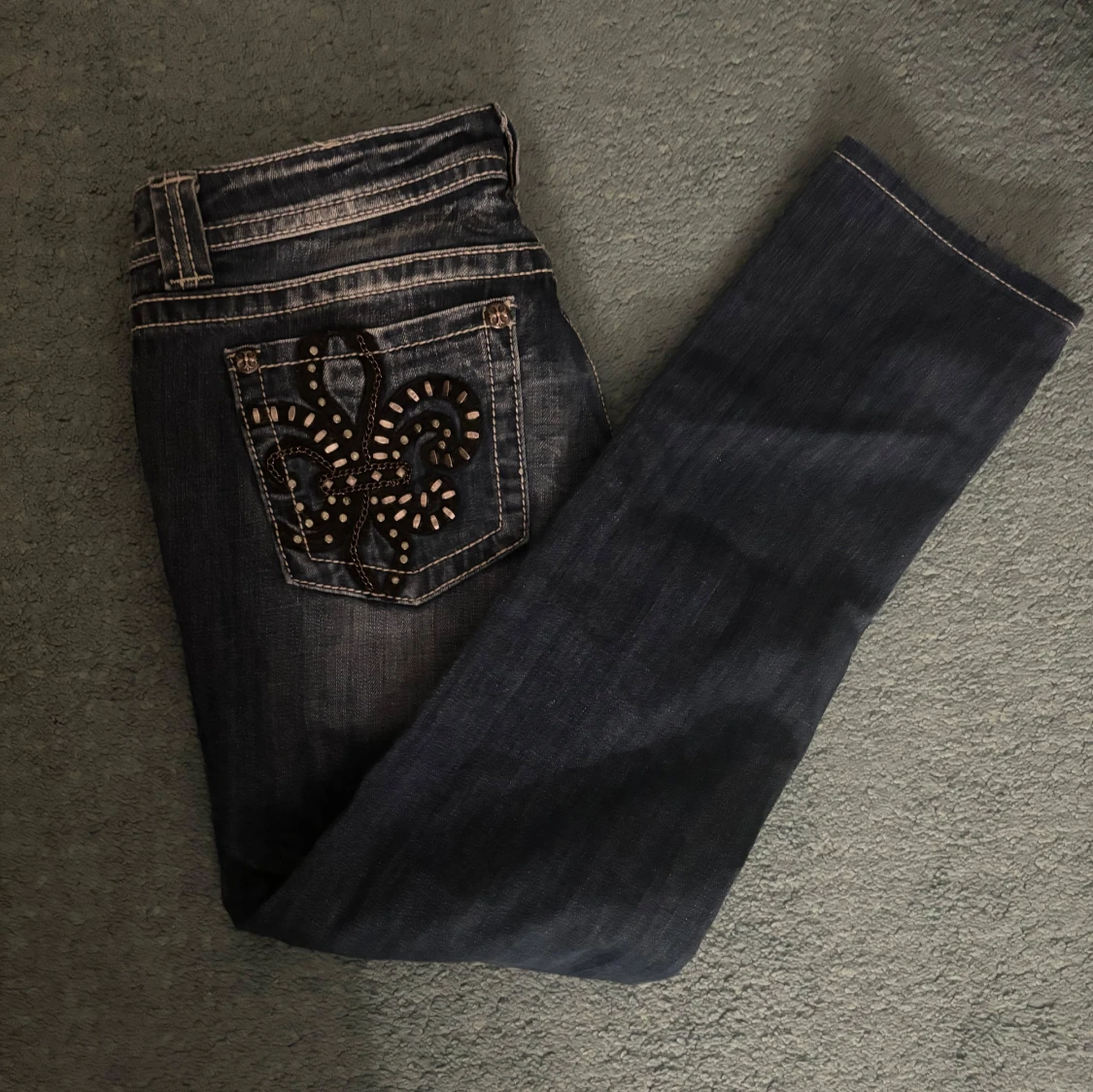 Mörkblå jeans från Miss Me