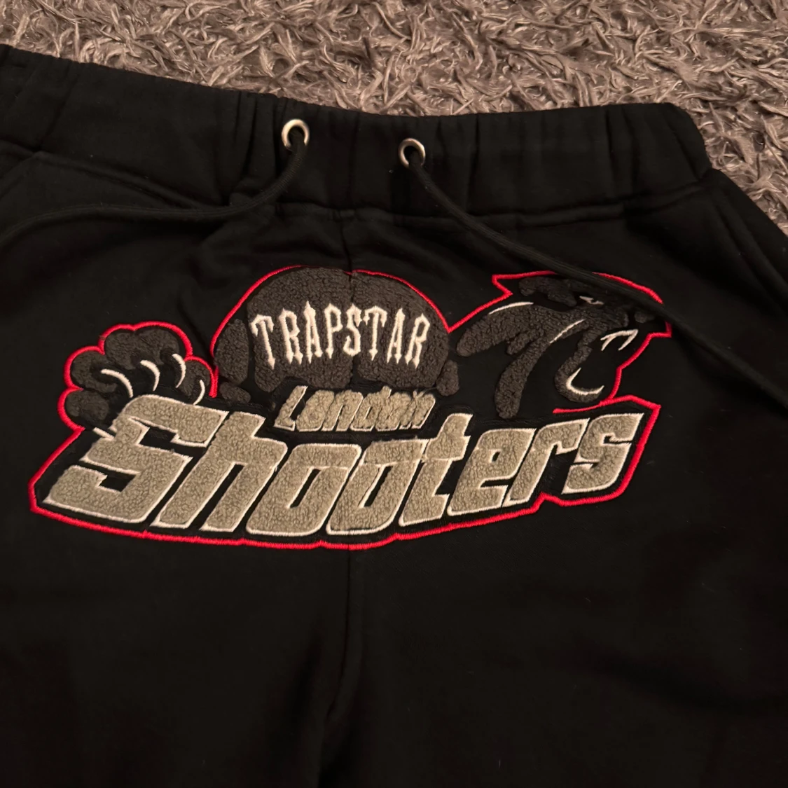 Svart hoodie och byxor från Trapstar - 93