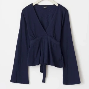 gina topp - säljer då jag ej får användning av den🩷