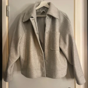 Jacka - Köpt på plick för länge sen jag själv har aldrig använt den