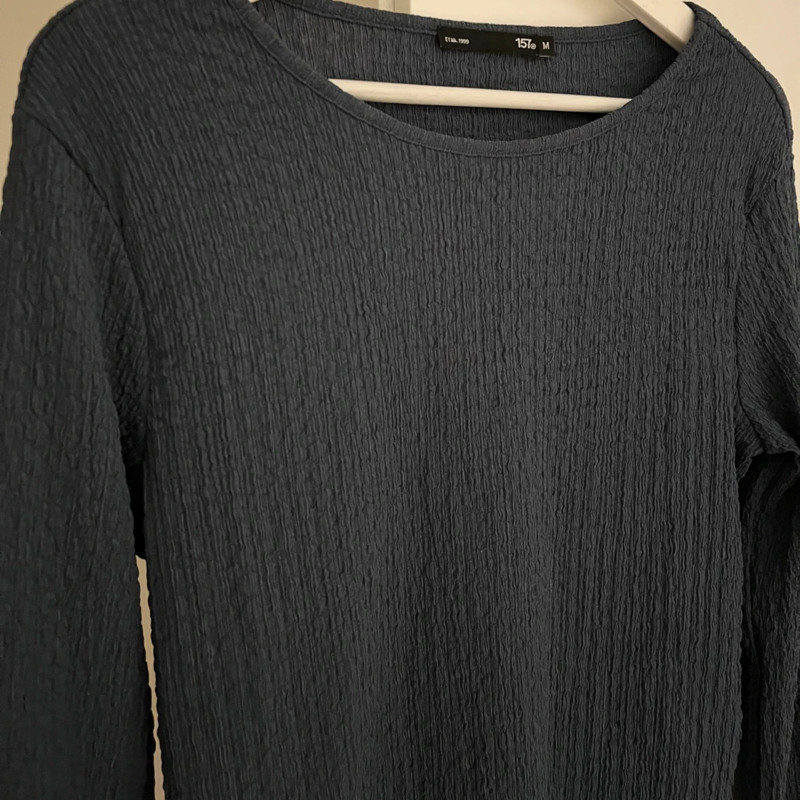 Mörkblå tröja - 1