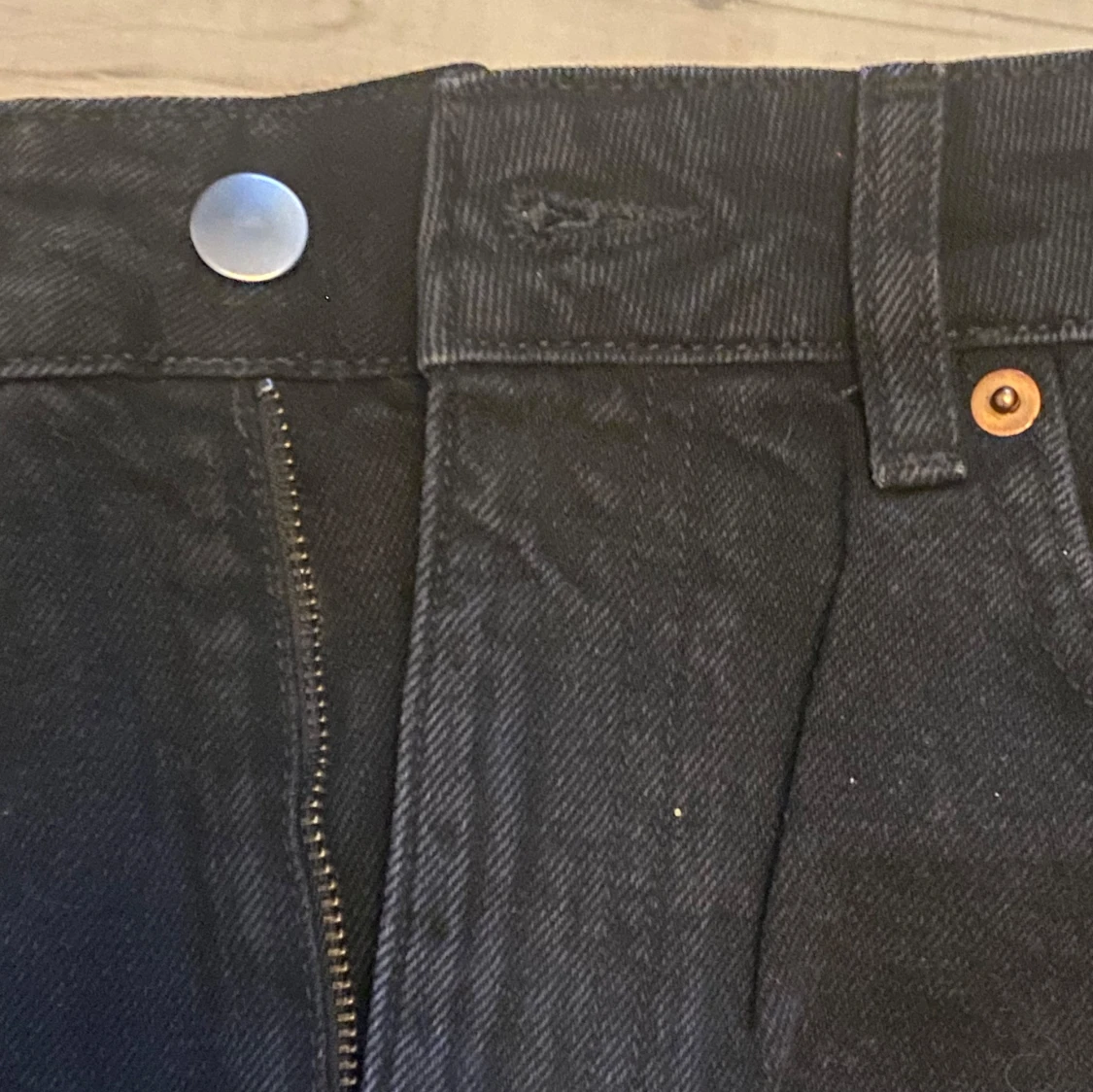 Svarta högmidjade shorts från H&M - 92