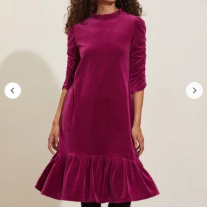 Klänning - Mörkrosa sammetklänning från Odd Molly, I storlek XS. Helt ny och oanvänd, alla etiketter är kvar :))  