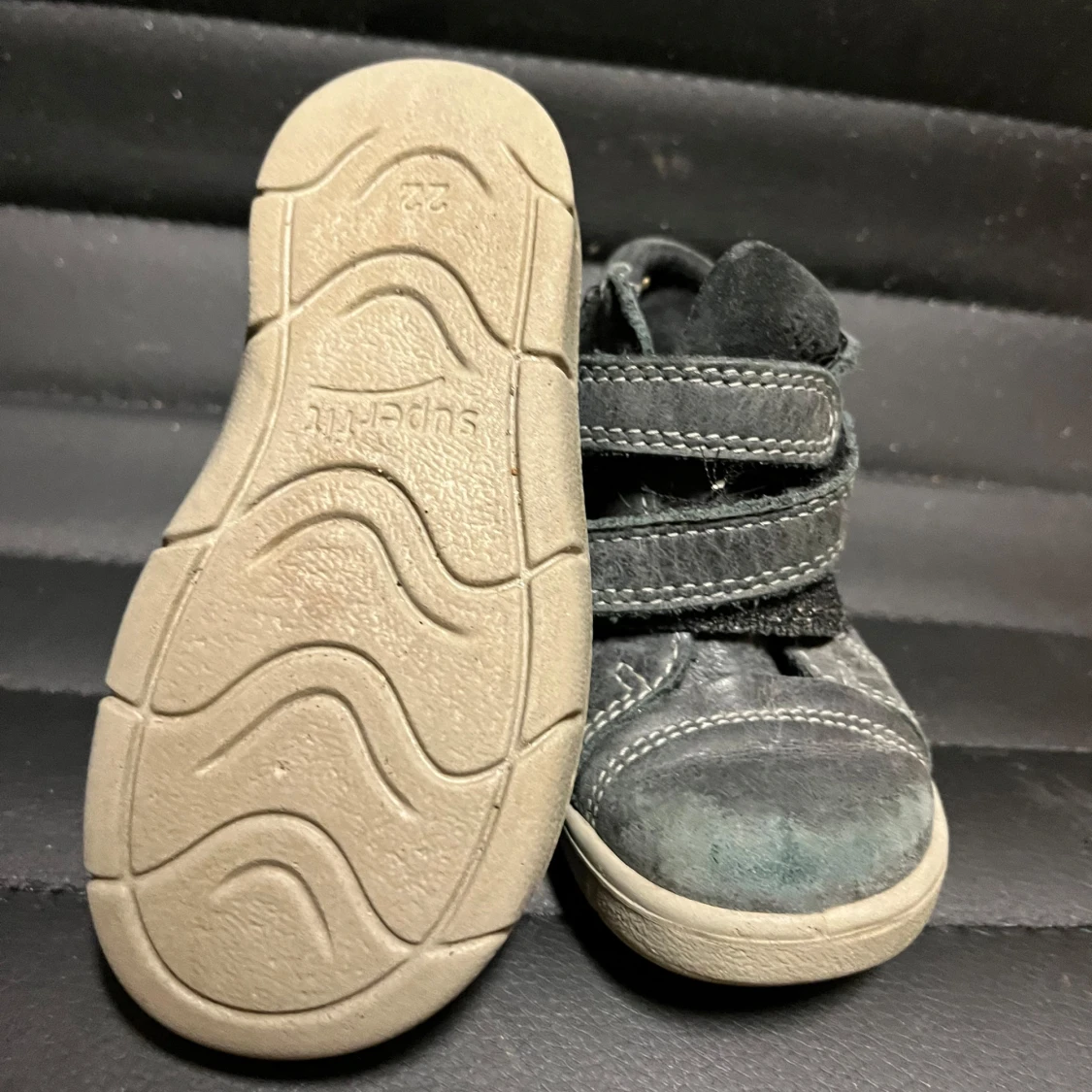 Svarta barnskor med kardborreband - 92