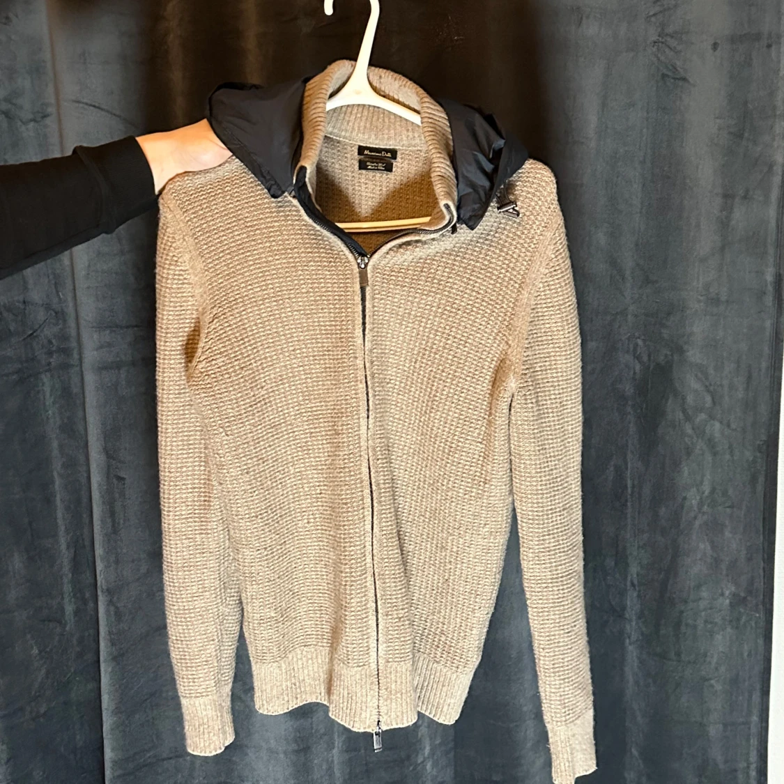 Beige stickad Massimo dutti cardigan