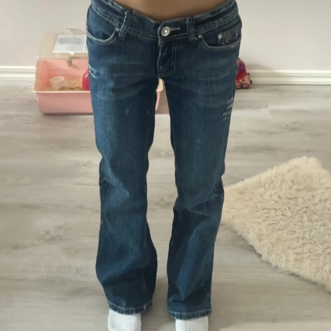 Blå bootcut jeans med detaljer - 91