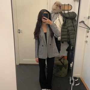 Kavaj från Vero Moda - Grå kavaj från.Vero Moda, strl Xs och är i fint skick.