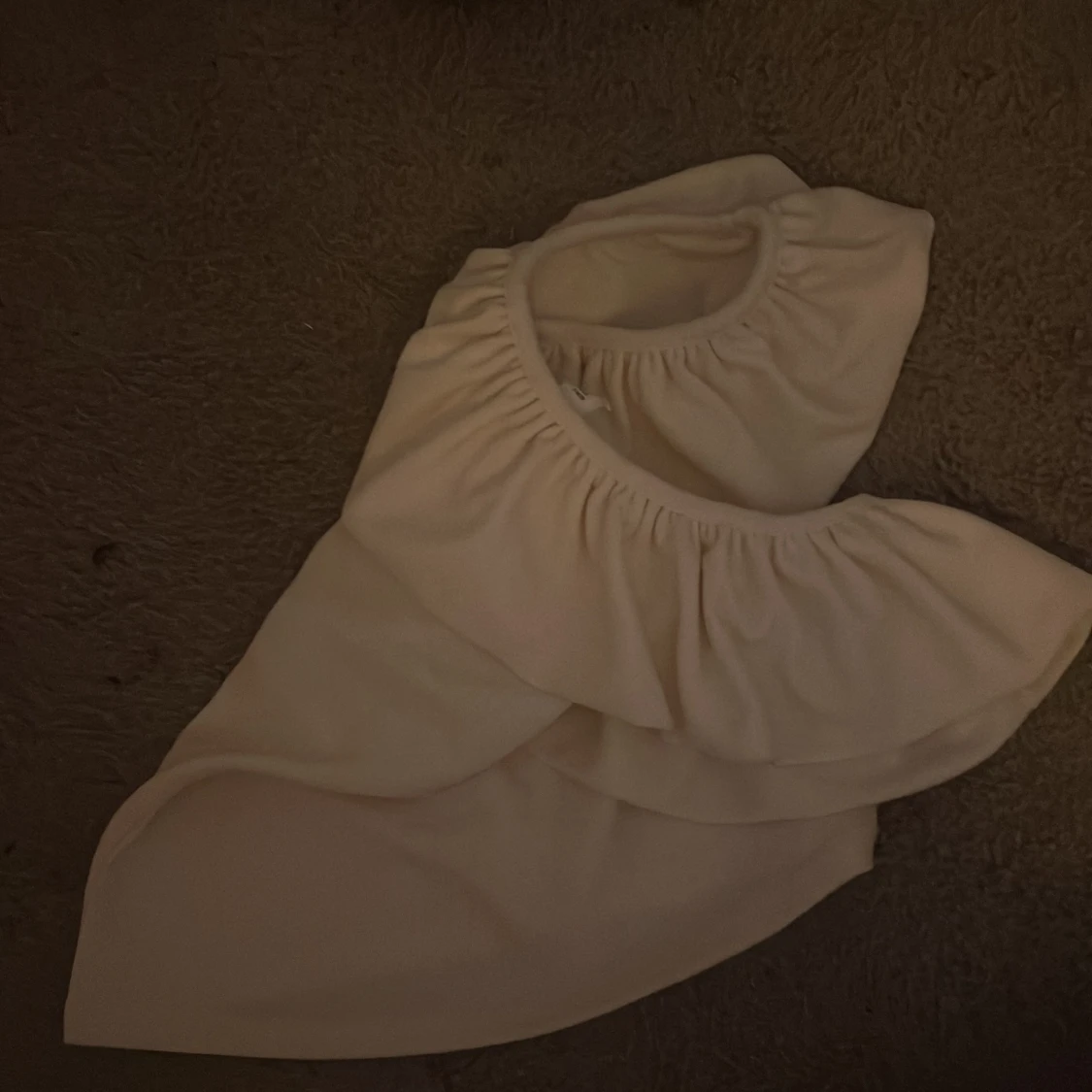 Vit offshoulder topp med volang - 90