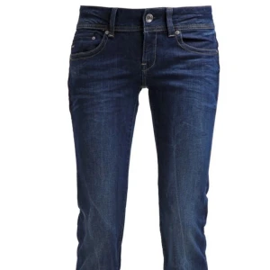 G-Star Jeans - Säljer dessa skit snygga jeans som är jätte populära wowww 💕💕🫶🏻🫶🏻Har används många gånger 