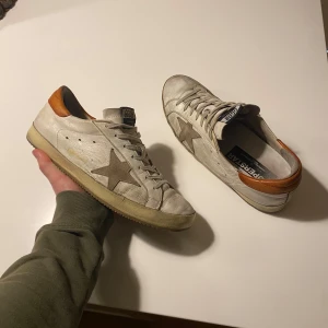 Golden Goose - Säljer nu mina golden goose skor i storlek 43 (passar 43/44) endast skorna medföljer! Priset är ej hugget i sten. Hör av dig vid frågor och funderingar!