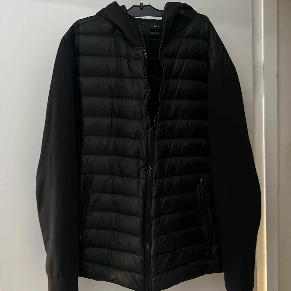 Svart pufferjacka från Massimo Dutti