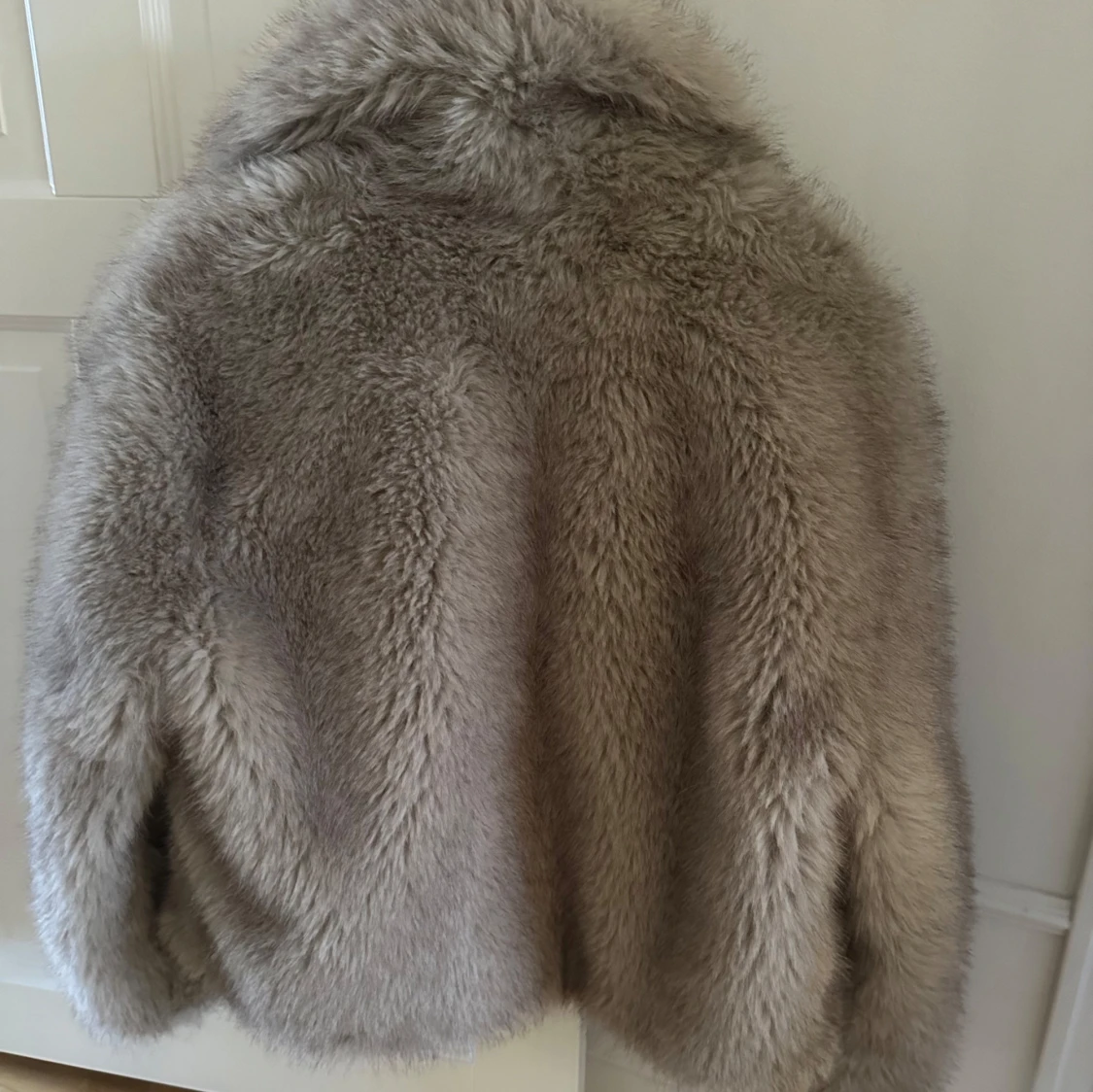 Beige pälsjacka från Zara - 91