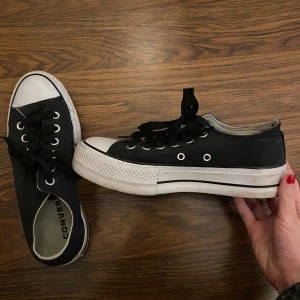 Platå Converse  - Supersnygga converse med platå ❤️ bra skick. Möts upp i sthlm och fraktar