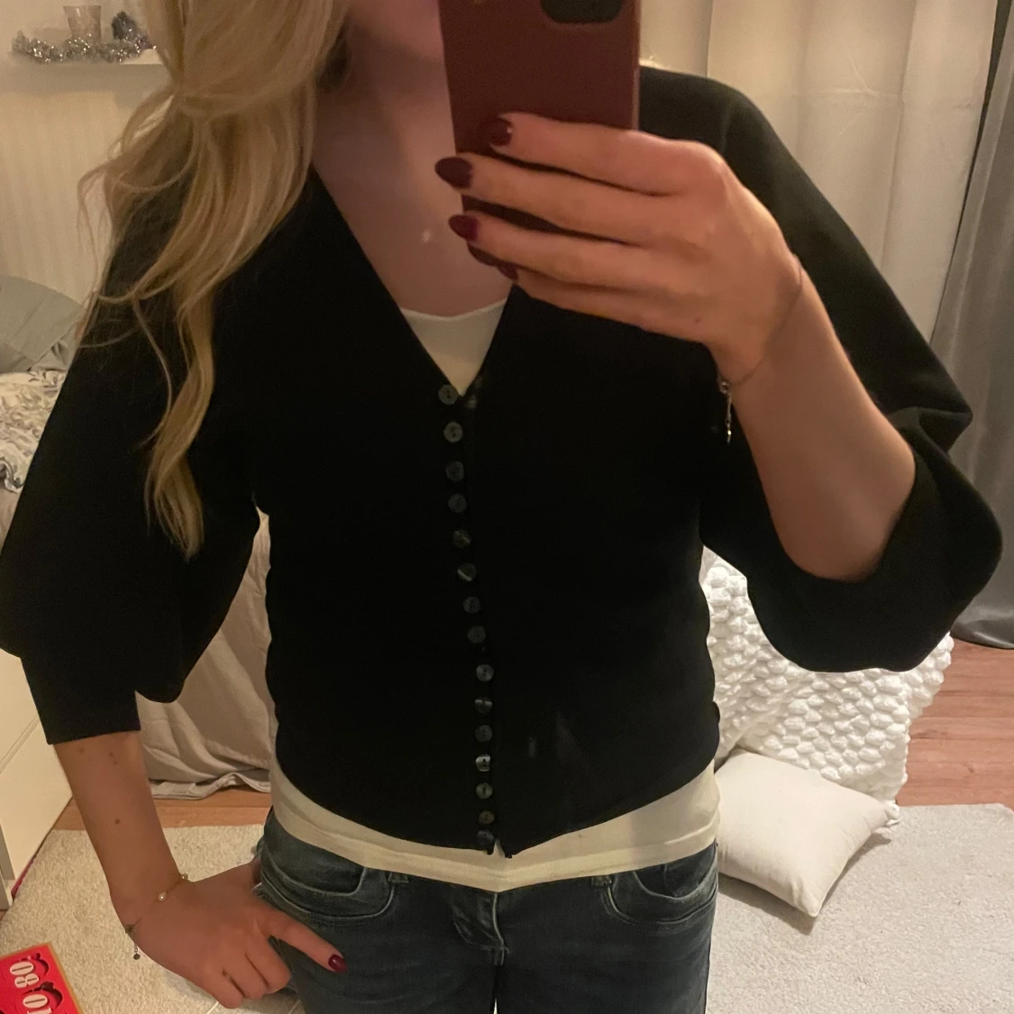 Svart kofta med knappar