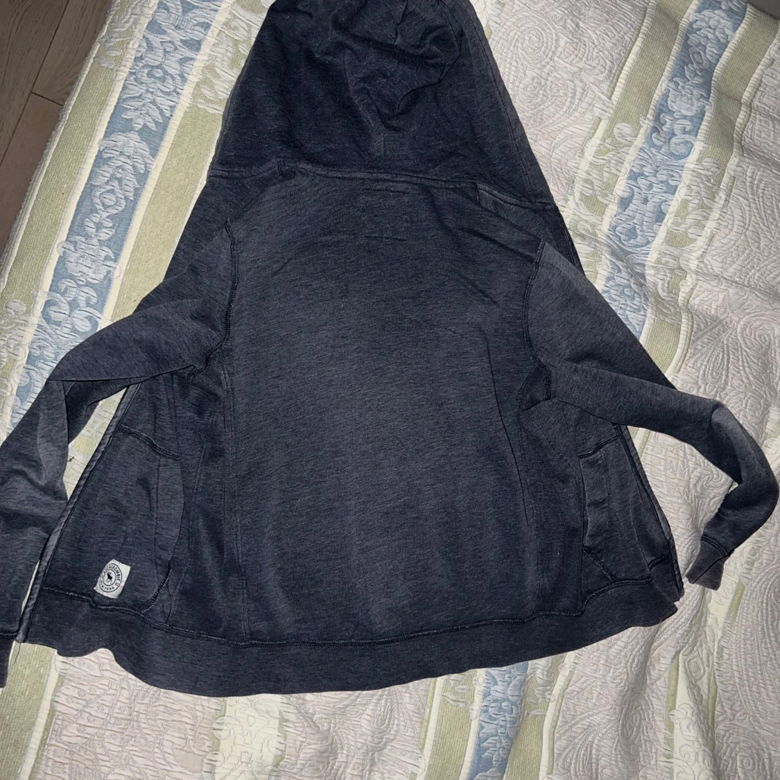 Mörkgrå hoodie från Abercrombie Kids - 92