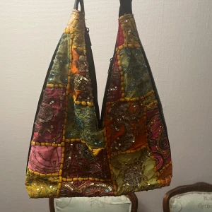 Hippie väska - Cool detaljrik oanvänd väska! Rymmer mycket!