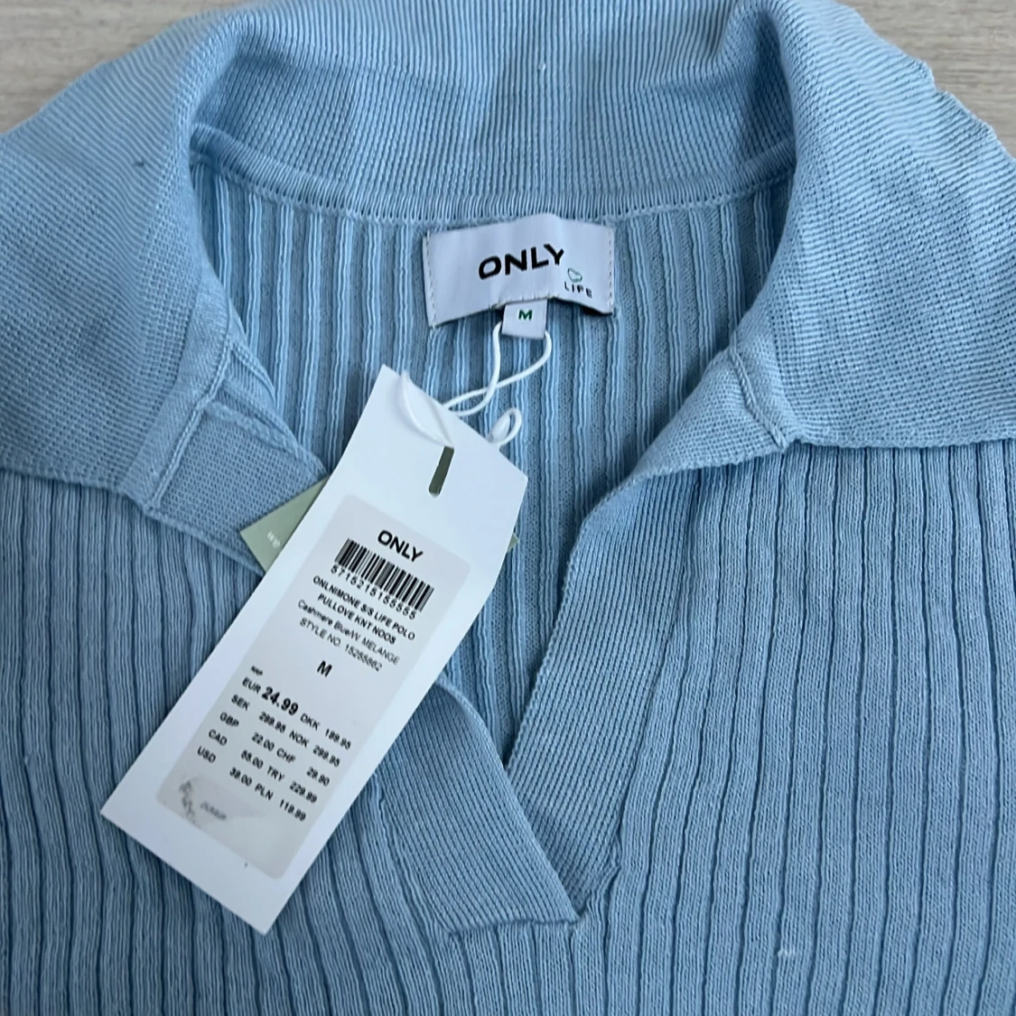 Ljusblå ribbad pikétröja från ONLY - 91