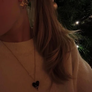 Guld halsband  - Älskar detta halsband och dessa örhängen!! Otrolig kombination. Finns att köpa hos oss