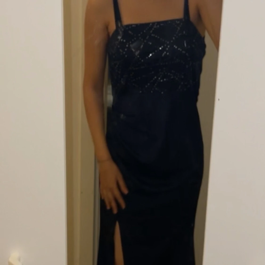 Svart glittrig långklänning