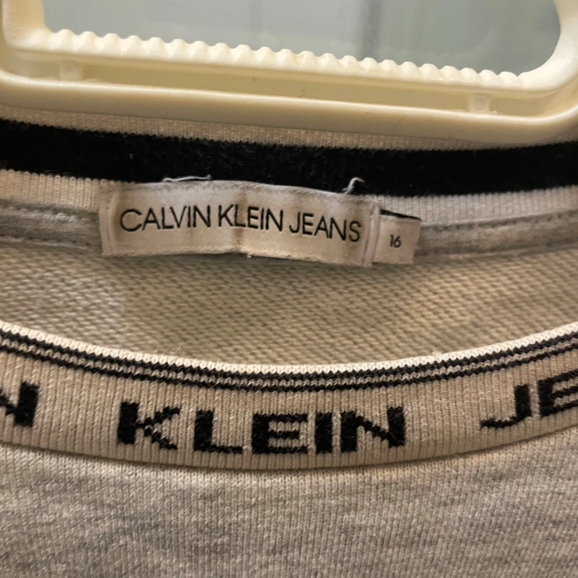 Calvin Klein sweater - 92