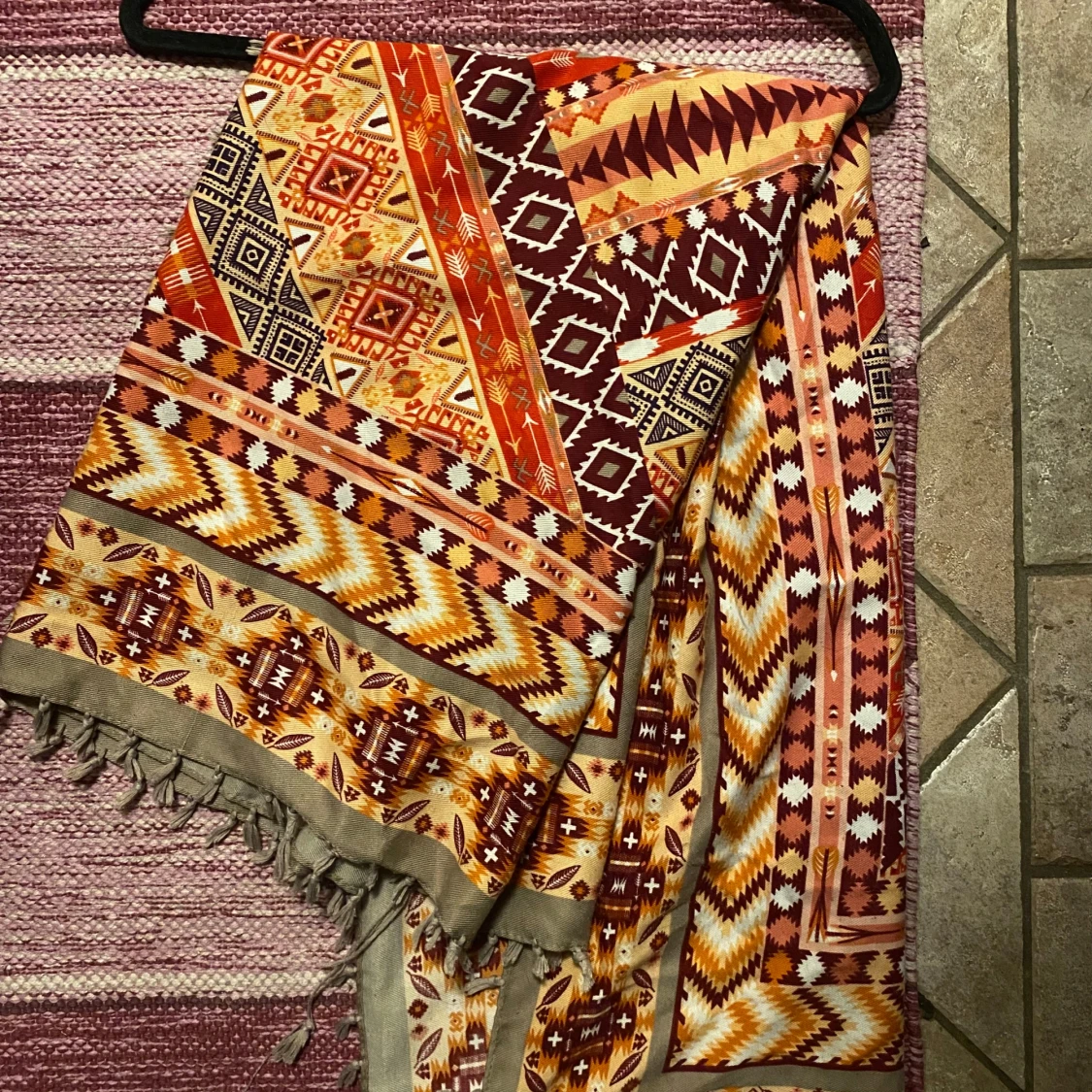 Färgglad mönstrad halsduk - 90