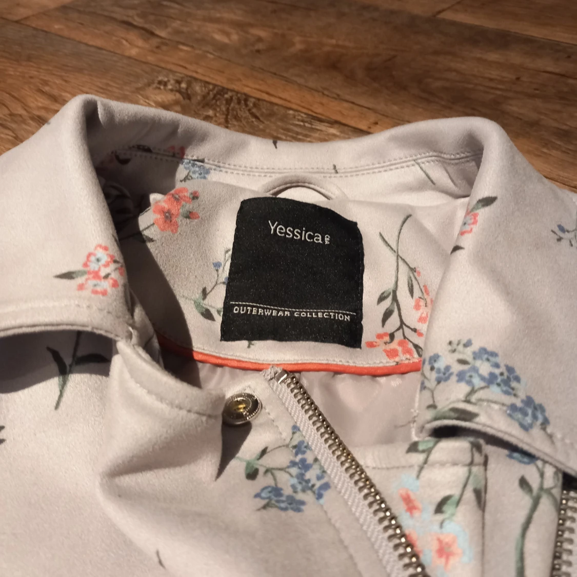 Blommig jacka från Yessica - 91