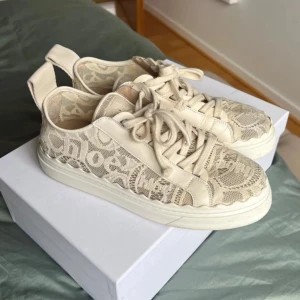 Cloe skor  - Cloe skor i ganska använd skick😍 lånad bild