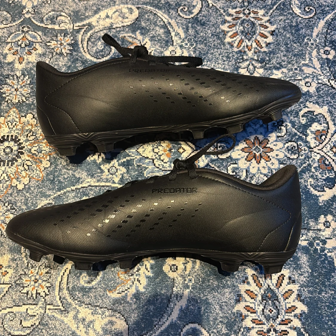 Svarta fotbollsskor från Adidas - 93