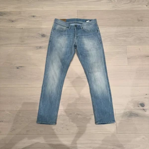 Dondup George  - Hej! Säljer dessa riktigt feta dondup George. Skick 9/10. Storlek w30 passar som är 175. Om d är några funderingar är det bara o skriva