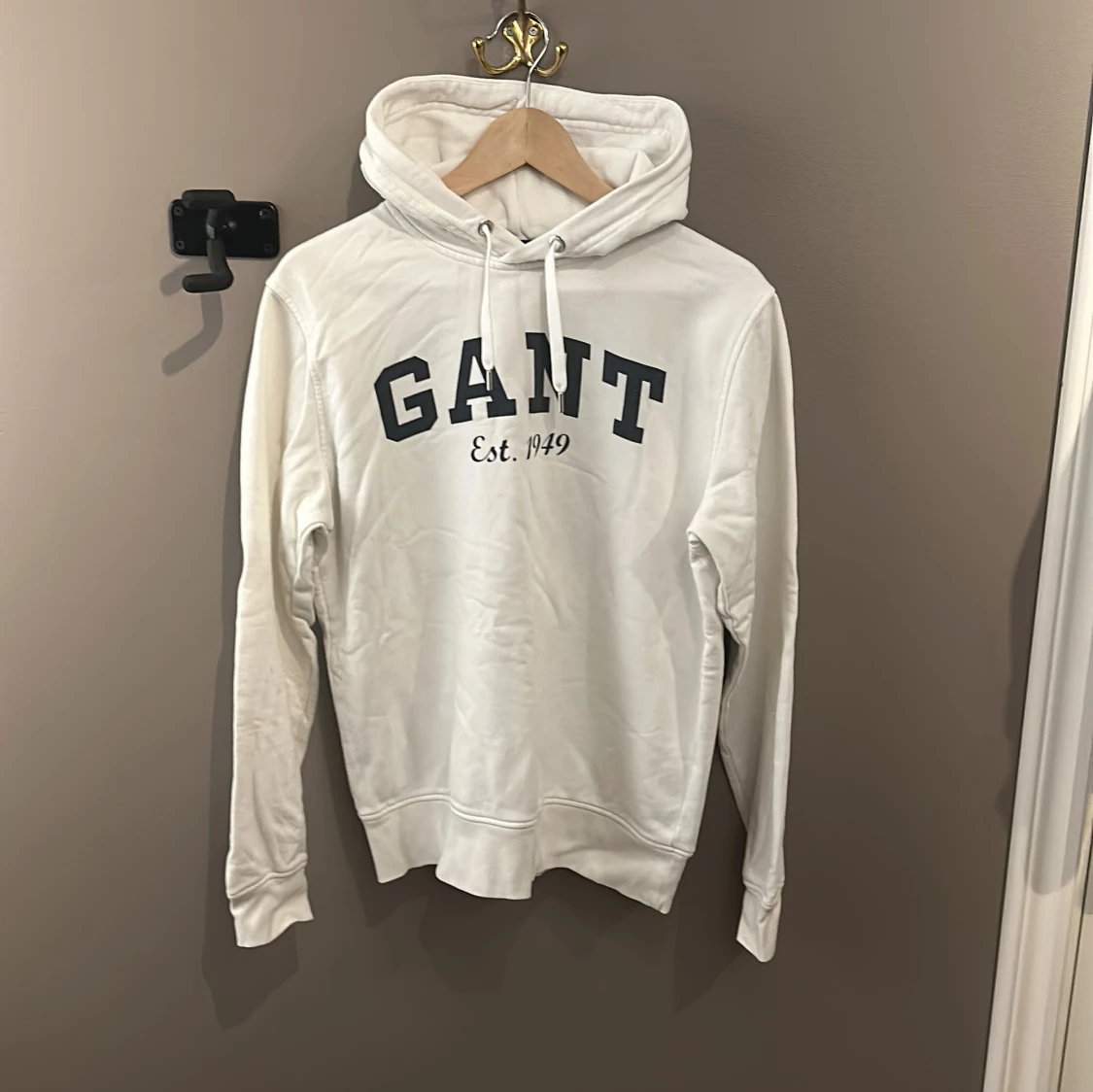 Vit hoodie från GANT