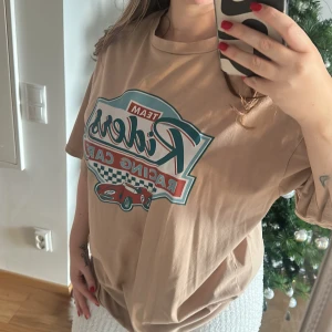 Oversized T-shirt med tryck  - Oversized