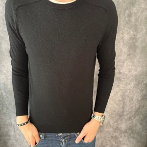 MORRIS TRÖJA  - - Morris tröja - 100% merinoull - Storlek Xs (står M i lappen men sitter nu betydligt mycket mindre precis som en XS)  - Kontakta för fler frågor eller funderingar // Deluxecloset