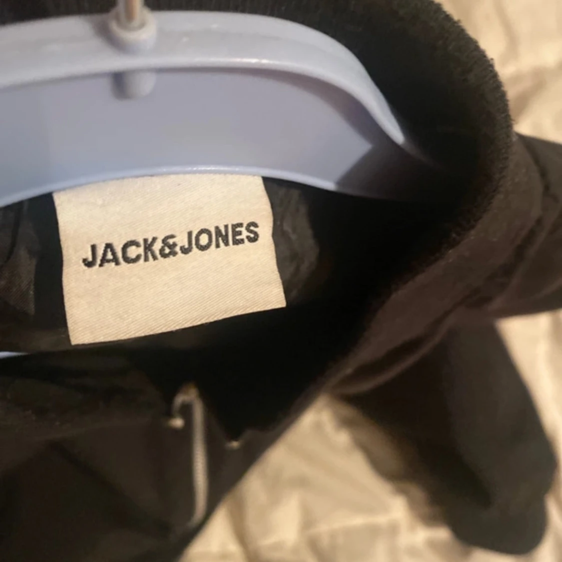 Svart bomberjacka från Jack & Jones - 90