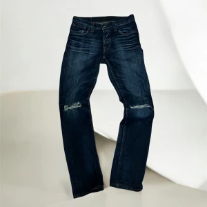 Nudie jeans - Sjukt feta nudies med galen tvätt i storlek 31/32 men känns mer som en 30/31 eller 29/31. Hör av dig vid frågor eller funderingar!👋