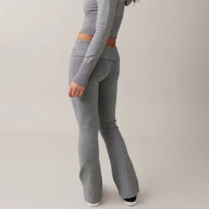 Yoga pants - Knitted yoga pants från gina young! Säljer då de inte kommer till användning, de är använda max 3 gånger💓köpta för 250kr