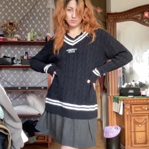 Blå rejäl tjocktröja - Rejäl tjocktröja från Morris i 100% stretchig bomull.  Längd: 74cm Ärm: 65cm