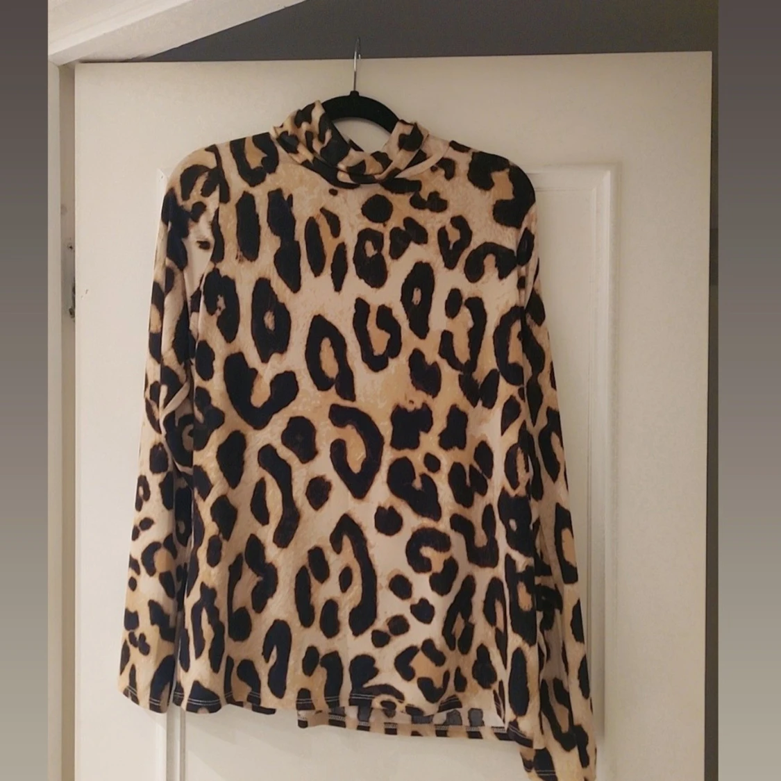 Leopardmönstrad långärmad topp