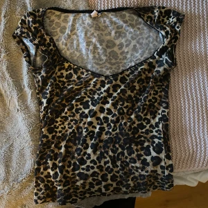 Leopard tröja  - Jätte fin
